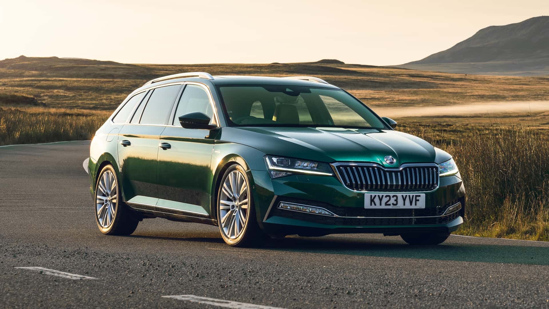 Skoda Superb Sleeper Edition: 477 HP sob um elegante vestido verde